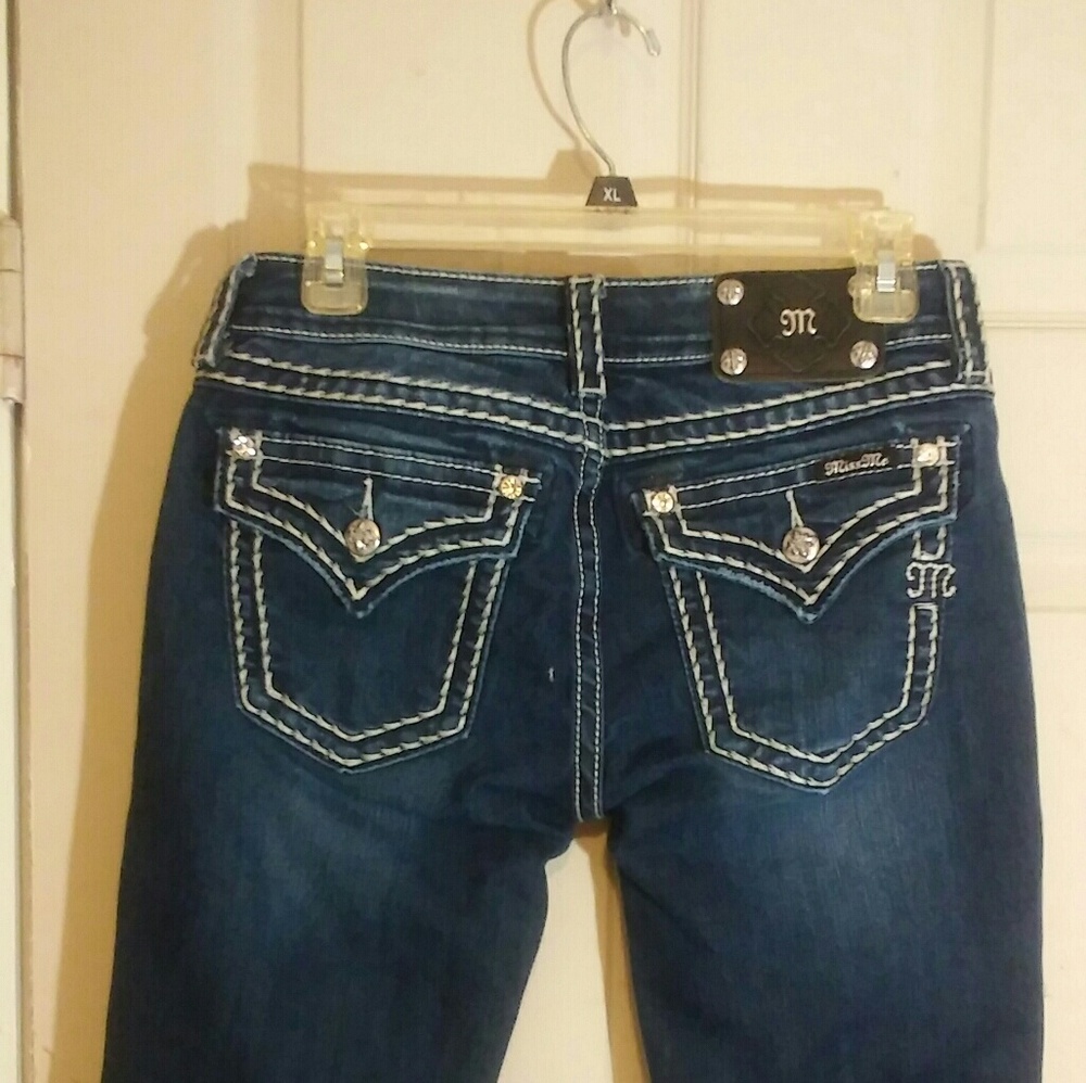 Miss Me size 28 capris.